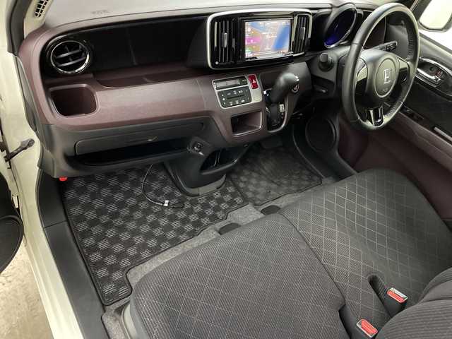 ホンダ Ｎ ＯＮＥ プレミアム Lパッケージ 鹿児島県 2013(平25)年 7.1万km プレミアムホワイトパール 社外ナビ/(Bluetooth/DVD/CD/FM/AM)/キセノンヘッドライト/フォグランプ/オートライト/純正14インチAW/革巻きステアリング/シートリフター/電動格納ミラー/ETC/スマートキ-