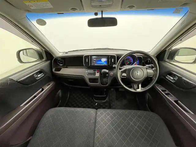 ホンダ Ｎ ＯＮＥ プレミアム Lパッケージ 熊本県 2013(平25)年 7.1万km プレミアムホワイトパール 社外ナビNX702/(Bluetooth/DVD/CD/FM/AM/SD/ipod)/社外ETC/アイドリングストップ/横滑り防止/オートエアコン/電動格納ミラー/キセノンヘッドライト/フォグランプ/オートライト/社外フロアマット/純正14インチAW/ドアバイザー/革巻きステアリング/電動格納ミラー/スマートキ-/プッシュスタート