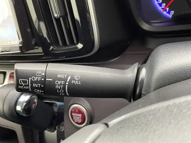 ホンダ Ｎ ＯＮＥ プレミアム Lパッケージ 熊本県 2013(平25)年 7.1万km プレミアムホワイトパール 社外ナビNX702/(Bluetooth/DVD/CD/FM/AM/SD/ipod)/社外ETC/アイドリングストップ/横滑り防止/オートエアコン/電動格納ミラー/キセノンヘッドライト/フォグランプ/オートライト/社外フロアマット/純正14インチAW/ドアバイザー/革巻きステアリング/電動格納ミラー/スマートキ-/プッシュスタート