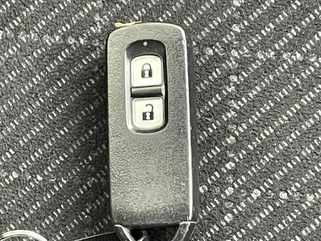 ホンダ Ｎ ＯＮＥ プレミアム Lパッケージ 熊本県 2013(平25)年 7.1万km プレミアムホワイトパール 社外ナビNX702/(Bluetooth/DVD/CD/FM/AM/SD/ipod)/社外ETC/アイドリングストップ/横滑り防止/オートエアコン/電動格納ミラー/キセノンヘッドライト/フォグランプ/オートライト/社外フロアマット/純正14インチAW/ドアバイザー/革巻きステアリング/電動格納ミラー/スマートキ-/プッシュスタート