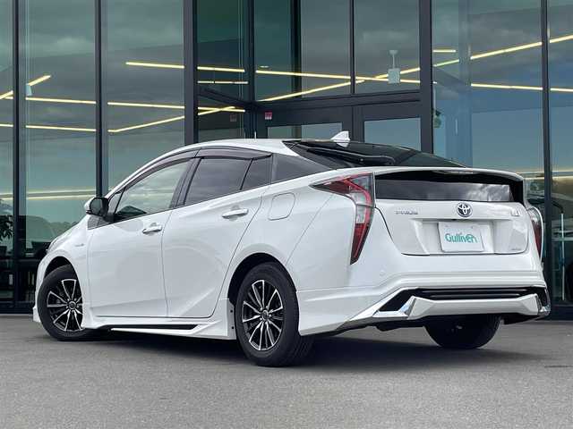 トヨタ プリウス S 東京都 2016(平28)年 6.4万km ホワイトパールクリスタルシャイン 10.5インチ大型ナビ（CN-F1X10D）/・Bluetooth接続/・フルセグTV/モデリスタエアロ（F・S・R）/ドライブレコーダー（ALPINE）/デジタルインナーミラー（ALPINE）/純正フロアマット/１５インチアルミホイール/クリアランスソナー/ドアバイザー/電格ミラー/ETC/スマートキー/スペアキー/取扱説明書