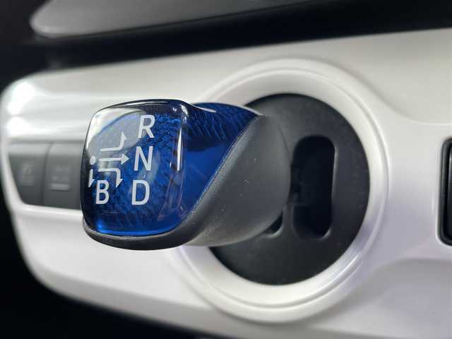 トヨタ プリウス S 東京都 2016(平28)年 6.4万km ホワイトパールクリスタルシャイン 10.5インチ大型ナビ（CN-F1X10D）/・Bluetooth接続/・フルセグTV/モデリスタエアロ（F・S・R）/ドライブレコーダー（ALPINE）/デジタルインナーミラー（ALPINE）/純正フロアマット/１５インチアルミホイール/クリアランスソナー/ドアバイザー/電格ミラー/ETC/スマートキー/スペアキー/取扱説明書