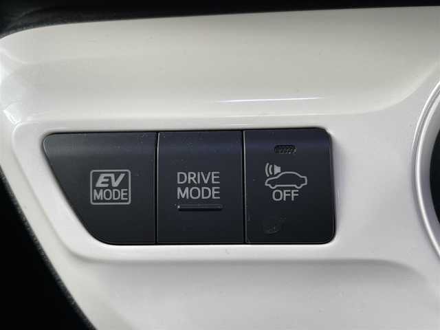 トヨタ プリウス S 東京都 2016(平28)年 6.4万km ホワイトパールクリスタルシャイン 10.5インチ大型ナビ（CN-F1X10D）/・Bluetooth接続/・フルセグTV/モデリスタエアロ（F・S・R）/ドライブレコーダー（ALPINE）/デジタルインナーミラー（ALPINE）/純正フロアマット/１５インチアルミホイール/クリアランスソナー/ドアバイザー/電格ミラー/ETC/スマートキー/スペアキー/取扱説明書