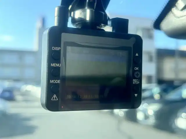 日産 セレナ ハイウェイS G Sハイブリッド 島根県 2013(平25)年 4.5万km ブリリアントホワイトパール 社外ＳＤナビ　/AM/FM/フルセグTV/ＤＶＤ再生/Ｂｌｕｅｔｏｏｔｈ接続)　/前後ドライブレコーダー　/ＥＴＣ　/バックカメラ　/両側パワースライドドア/クルーズコントロール　/スマートキー/プッシュスタート　/純正１６インチアルミホイール　/純正フロアマット