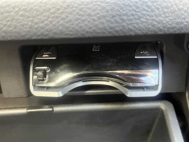 日産 セレナ ハイウェイS G Sハイブリッド 島根県 2013(平25)年 4.5万km ブリリアントホワイトパール 社外ＳＤナビ　/AM/FM/フルセグTV/ＤＶＤ再生/Ｂｌｕｅｔｏｏｔｈ接続)　/前後ドライブレコーダー　/ＥＴＣ　/バックカメラ　/両側パワースライドドア/クルーズコントロール　/スマートキー/プッシュスタート　/純正１６インチアルミホイール　/純正フロアマット