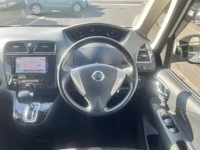 日産 セレナ ハイウェイS G Sハイブリッド 島根県 2013(平25)年 4.5万km ブリリアントホワイトパール 社外ＳＤナビ　/AM/FM/フルセグTV/ＤＶＤ再生/Ｂｌｕｅｔｏｏｔｈ接続)　/前後ドライブレコーダー　/ＥＴＣ　/バックカメラ　/両側パワースライドドア/クルーズコントロール　/スマートキー/プッシュスタート　/純正１６インチアルミホイール　/純正フロアマット