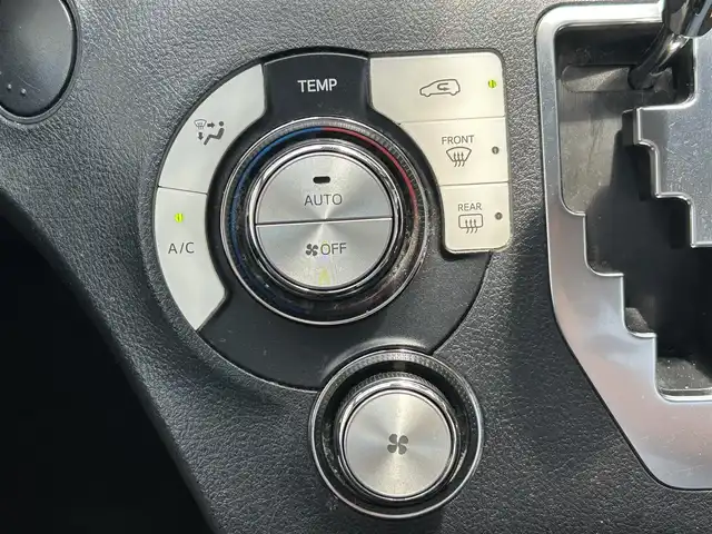 トヨタ シエンタ G クエロ 兵庫県 2017(平29)年 4.1万km ホワイトパールクリスタルシャイン 純正SDナビ/（CD・DVD・SD・AM・FM・BT）/フルセグTV/バックカメラ/両側パワースライドドア/トヨタセーフティセンス/プリクラッシュセーフティシステム/レーンディパーチャーアラート/先行車発進告知/アイドリングストップ/横滑り抑制装置/LEDヘッドライト/フォグライト/オートライト/オートマチックハイビーム/ウィンカーミラー/ハーフレザーシート/前席シートヒーター/プッシュスタート/スマートキー/スペアキー