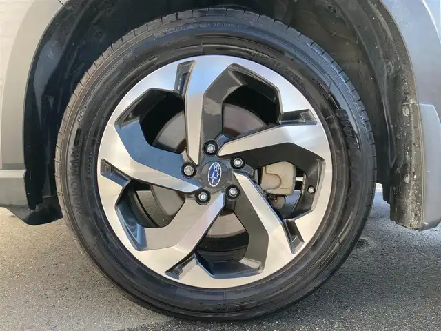 スバル フォレスター ハイブリッド アドバンス 静岡県 2021(令3)年 5.2万km マグネタイトグレーメタリック EyeSight/純正ナビ(CN-FX800D)/　AM FM CD DVD Blu-ray Bluetooth USB SD/フルセグTV/ビルトインETC/バックモニター/ドライブレコーダー/デジタルインナーミラー/LEDオートヘッドランプ/レーダークルーズコントロール/パワーシート(前席)/シートヒーター(前席)/ステアリングヒーター/パワーバックドア/前後方クリアランスソナー/スマートキー2本/純正18インチアルミホイール/純正ラゲッジマット/ワンオーナー/純正オプションサンルーフ/オプション茶×黒レザーシート