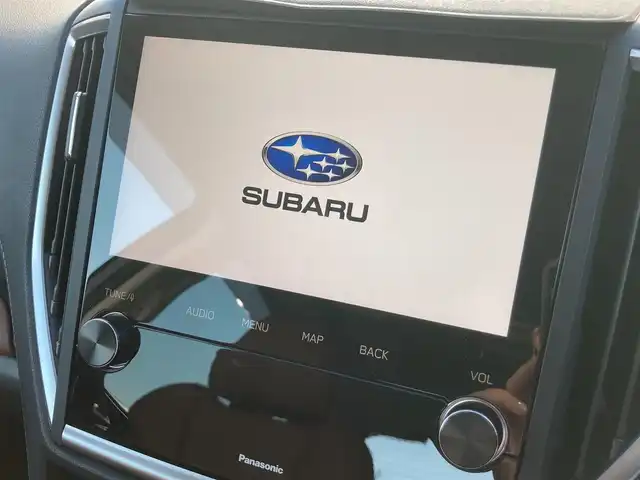 スバル フォレスター ハイブリッド アドバンス 静岡県 2021(令3)年 5.2万km マグネタイトグレーメタリック EyeSight/純正ナビ(CN-FX800D)/　AM FM CD DVD Blu-ray Bluetooth USB SD/フルセグTV/ビルトインETC/バックモニター/ドライブレコーダー/デジタルインナーミラー/LEDオートヘッドランプ/レーダークルーズコントロール/パワーシート(前席)/シートヒーター(前席)/ステアリングヒーター/パワーバックドア/前後方クリアランスソナー/スマートキー2本/純正18インチアルミホイール/純正ラゲッジマット/ワンオーナー/純正オプションサンルーフ/オプション茶×黒レザーシート