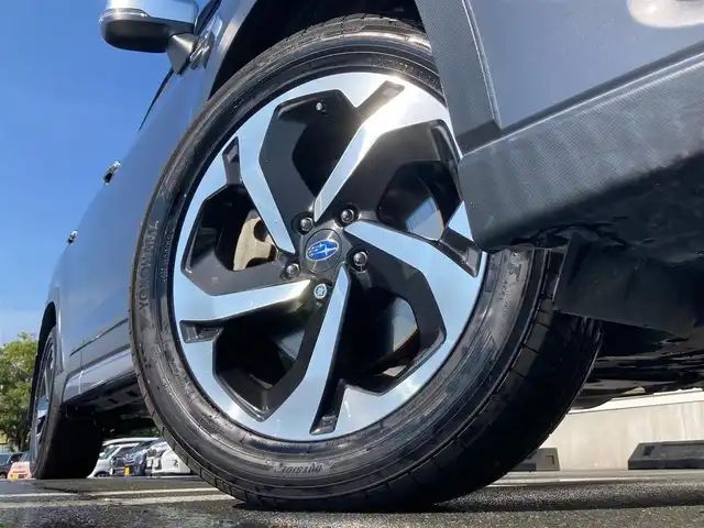 スバル フォレスター ハイブリッド アドバンス 静岡県 2021(令3)年 5.2万km マグネタイトグレーメタリック EyeSight/純正ナビ(CN-FX800D)/　AM FM CD DVD Blu-ray Bluetooth USB SD/フルセグTV/ビルトインETC/バックモニター/ドライブレコーダー/デジタルインナーミラー/LEDオートヘッドランプ/レーダークルーズコントロール/パワーシート(前席)/シートヒーター(前席)/ステアリングヒーター/パワーバックドア/前後方クリアランスソナー/スマートキー2本/純正18インチアルミホイール/純正ラゲッジマット/ワンオーナー/純正オプションサンルーフ/オプション茶×黒レザーシート