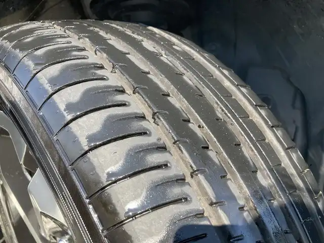 スバル フォレスター ハイブリッド アドバンス 静岡県 2021(令3)年 5.2万km マグネタイトグレーメタリック EyeSight/純正ナビ(CN-FX800D)/　AM FM CD DVD Blu-ray Bluetooth USB SD/フルセグTV/ビルトインETC/バックモニター/ドライブレコーダー/デジタルインナーミラー/LEDオートヘッドランプ/レーダークルーズコントロール/パワーシート(前席)/シートヒーター(前席)/ステアリングヒーター/パワーバックドア/前後方クリアランスソナー/スマートキー2本/純正18インチアルミホイール/純正ラゲッジマット/ワンオーナー/純正オプションサンルーフ/オプション茶×黒レザーシート