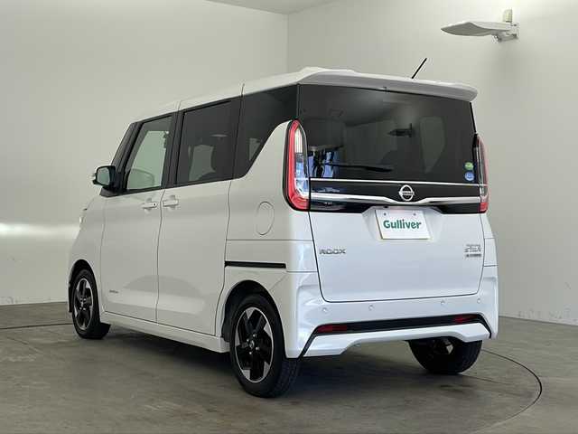 日産 ルークス ハイウェイスター X 兵庫県 2020(令2)年 3.7万km ホワイトパール ・エマージェンシーブレーキ/・車線逸脱警報/・先行車発進お知らせ/・標識認識機能/・ふらつき警報/・オートハイビーム/・前後コーナーセンサー/・KENWOOD製7インチナビ＆BT＆SD＆CD/・アラウンドビューモニター/・社外前後ドライブレコーダー/・ETC/・後席サーキュレーター/・快適パックA/・W＋サイドエアバック/・カーテンエアバック/・両側パワースライドドア/・左側ハンズフリー機能/・アイドリングストップ/・スマートキー/・プッシュスタート/・フロアマット