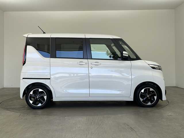 日産 ルークス ハイウェイスター X 兵庫県 2020(令2)年 3.7万km ホワイトパール ・エマージェンシーブレーキ/・車線逸脱警報/・先行車発進お知らせ/・標識認識機能/・ふらつき警報/・オートハイビーム/・前後コーナーセンサー/・KENWOOD製7インチナビ＆BT＆SD＆CD/・アラウンドビューモニター/・社外前後ドライブレコーダー/・ETC/・後席サーキュレーター/・快適パックA/・W＋サイドエアバック/・カーテンエアバック/・両側パワースライドドア/・左側ハンズフリー機能/・アイドリングストップ/・スマートキー/・プッシュスタート/・フロアマット
