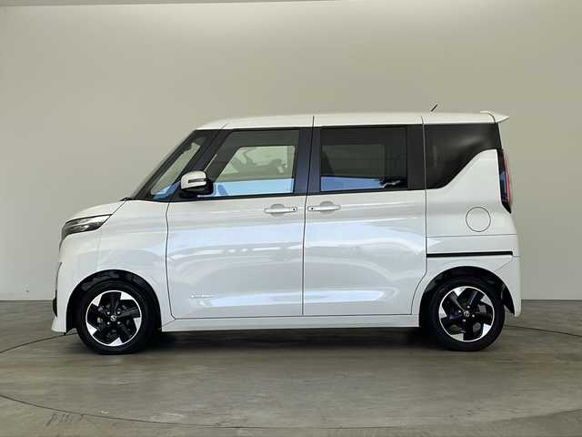 日産 ルークス ハイウェイスター X 兵庫県 2020(令2)年 3.7万km ホワイトパール ・エマージェンシーブレーキ/・車線逸脱警報/・先行車発進お知らせ/・標識認識機能/・ふらつき警報/・オートハイビーム/・前後コーナーセンサー/・KENWOOD製7インチナビ＆BT＆SD＆CD/・アラウンドビューモニター/・社外前後ドライブレコーダー/・ETC/・後席サーキュレーター/・快適パックA/・W＋サイドエアバック/・カーテンエアバック/・両側パワースライドドア/・左側ハンズフリー機能/・アイドリングストップ/・スマートキー/・プッシュスタート/・フロアマット
