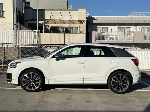 アウディ ＳＱ２ 広島県 2020(令2)年 3.3万km グレイシアホワイトメタリック アダプティブクルーズコントロール/・ホールドアシスト/・パーキングシステム/・リアビューカメラ/・プレセンスフロント/純正ナビ/・TV/・Bluetooth/・バックカメラ/バーチャルコックピット/パワーバックドア/純正ドラレコ2CH/ETC/19インチ5スポークアルミホイール/レッドキャリパー/ハーフレザー