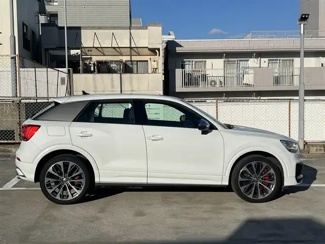 アウディ ＳＱ２ 広島県 2020(令2)年 3.3万km グレイシアホワイトメタリック アダプティブクルーズコントロール/・ホールドアシスト/・パーキングシステム/・リアビューカメラ/・プレセンスフロント/純正ナビ/・TV/・Bluetooth/・バックカメラ/バーチャルコックピット/パワーバックドア/純正ドラレコ2CH/ETC/19インチ5スポークアルミホイール/レッドキャリパー/ハーフレザー