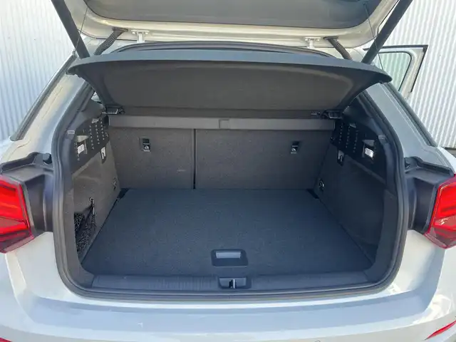 アウディ ＳＱ２ 広島県 2020(令2)年 3.3万km グレイシアホワイトメタリック アダプティブクルーズコントロール/・ホールドアシスト/・パーキングシステム/・リアビューカメラ/・プレセンスフロント/純正ナビ/・TV/・Bluetooth/・バックカメラ/バーチャルコックピット/パワーバックドア/純正ドラレコ2CH/ETC/19インチ5スポークアルミホイール/レッドキャリパー/ハーフレザー