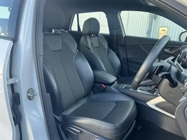 アウディ ＳＱ２ 広島県 2020(令2)年 3.3万km グレイシアホワイトメタリック アダプティブクルーズコントロール/・ホールドアシスト/・パーキングシステム/・リアビューカメラ/・プレセンスフロント/純正ナビ/・TV/・Bluetooth/・バックカメラ/バーチャルコックピット/パワーバックドア/純正ドラレコ2CH/ETC/19インチ5スポークアルミホイール/レッドキャリパー/ハーフレザー