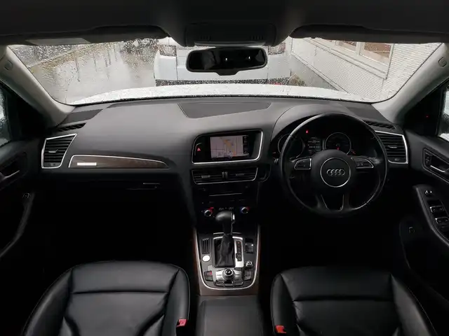 アウディ Ｑ５ 2．0 TFSI クワトロ 山梨県 2014(平26)年 6.9万km グレイシアホワイトメタリック Sラインエクステリアパッケージ/アウディアシスタンスパッケージ/ACC/LKA/サイドアシスト/純正HIDヘッドライト/黒革シート/前席シートヒーター/前席パワーシート/アイドリングストップ/パドルシフト/純正HDＤナビ/バックカメラ/ヒーテッドミラー/オートホールド/前後コーナーセンサー