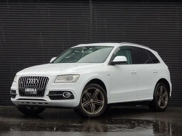 アウディ Ｑ５ 2．0 TFSI クワトロ 山梨県 2014(平26)年 6.9万km グレイシアホワイトメタリック Sラインエクステリアパッケージ/アウディアシスタンスパッケージ/ACC/LKA/サイドアシスト/純正HIDヘッドライト/黒革シート/前席シートヒーター/前席パワーシート/アイドリングストップ/パドルシフト/純正HDＤナビ/バックカメラ/ヒーテッドミラー/オートホールド/前後コーナーセンサー