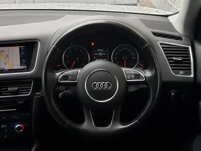 アウディ Ｑ５ 2．0 TFSI クワトロ 山梨県 2014(平26)年 6.9万km グレイシアホワイトメタリック Sラインエクステリアパッケージ/アウディアシスタンスパッケージ/ACC/LKA/サイドアシスト/純正HIDヘッドライト/黒革シート/前席シートヒーター/前席パワーシート/アイドリングストップ/パドルシフト/純正HDＤナビ/バックカメラ/ヒーテッドミラー/オートホールド/前後コーナーセンサー