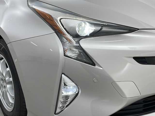 トヨタ プリウス Sセーフティプラス 群馬県 2017(平29)年 1.1万km スティールブロンドM ９型ナビ　バックカメラ　衝突被害軽減ブレーキ　アダプティブクルーズコントロール　ビルトインＥＴＣ　ヘッドアップディスプレイ　ドライブレコーダー　ステアリングリモコン　レザーステアリング　禁煙車