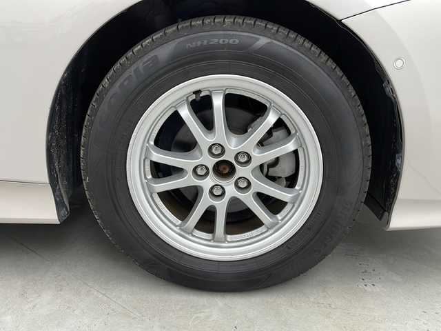 トヨタ プリウス Sセーフティプラス 群馬県 2017(平29)年 1.1万km スティールブロンドM ９型ナビ　バックカメラ　衝突被害軽減ブレーキ　アダプティブクルーズコントロール　ビルトインＥＴＣ　ヘッドアップディスプレイ　ドライブレコーダー　ステアリングリモコン　レザーステアリング　禁煙車