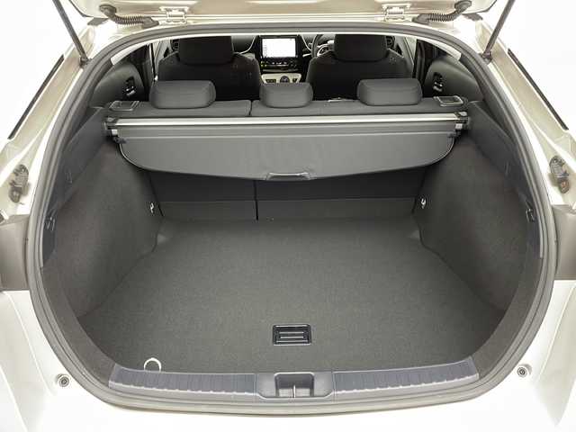 トヨタ プリウス Sセーフティプラス 群馬県 2017(平29)年 1.1万km スティールブロンドM ９型ナビ　バックカメラ　衝突被害軽減ブレーキ　アダプティブクルーズコントロール　ビルトインＥＴＣ　ヘッドアップディスプレイ　ドライブレコーダー　ステアリングリモコン　レザーステアリング　禁煙車