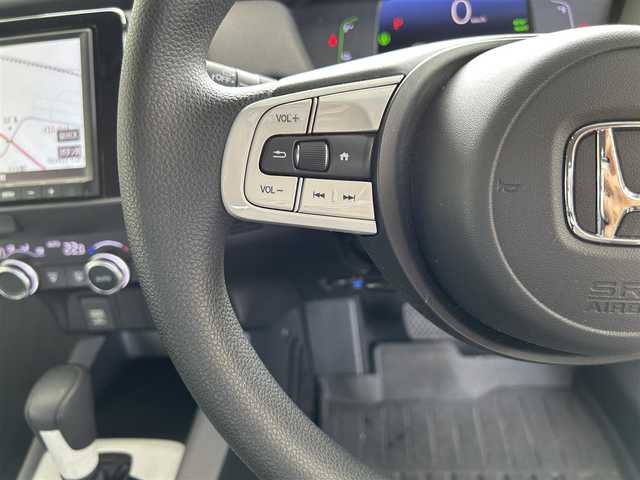 ホンダ フィット e:HEVクロスター 長崎県 2020(令2)年 4.6万km プラチナホワイトパール 純正HDDナビ(BT/FM/AM/フルセグ/CD/DVD)/プッシュスタート/スマートキー/スペアキー(1本)/渋滞追従機能付アダプティブクルーズコントロール/ナビ連動型ドラレコ/ビルトインETC/ステアリングスイッチ/純正フロアマット/純正16インチアルミホイール/ABS/VSA/LKAS/踏み間違い衝突軽減システム/CMBS/オートライト/パーキングセンサーシステム/SRSダブル・サイドエアバッグ/SRSカーテンエアバッグ/ISOFIX/イモビライザーシステム/取扱説明書/保証書/記録簿