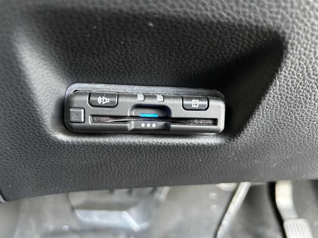 ホンダ フィット e:HEVクロスター 長崎県 2020(令2)年 4.6万km プラチナホワイトパール 純正HDDナビ(BT/FM/AM/フルセグ/CD/DVD)/プッシュスタート/スマートキー/スペアキー(1本)/渋滞追従機能付アダプティブクルーズコントロール/ナビ連動型ドラレコ/ビルトインETC/ステアリングスイッチ/純正フロアマット/純正16インチアルミホイール/ABS/VSA/LKAS/踏み間違い衝突軽減システム/CMBS/オートライト/パーキングセンサーシステム/SRSダブル・サイドエアバッグ/SRSカーテンエアバッグ/ISOFIX/イモビライザーシステム/取扱説明書/保証書/記録簿