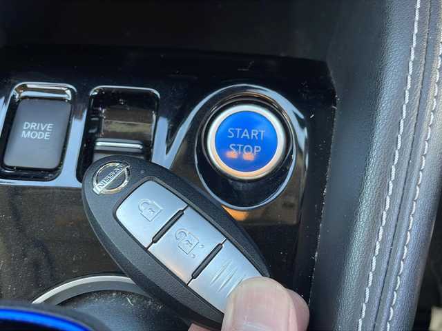 日産 キックス X 島根県 2020(令2)年 9.9万km ナイトベールパープル 社外ディスプレイオーディオ(FN-8500DVS)/BT CD ラジオ/エマージェンシーブレーキ/プロパイロット/アラウンドビューカメラ/デジタルインナーミラー/電子パーキング/AUTO HOLD/ETC/LEDヘッドライト/AUTOライト/フォグライト/ハーフレザーシート/純正17インチアルミホイール/電動格納ミラー/ISOFIX