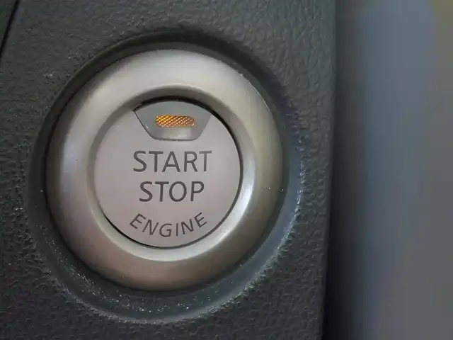 日産 ジューク 16GT パーソナライズ 茨城県 2016(平28)年 6.6万km アズライトブルー 純正ナビ/【iPod・SD・ラジオ・TV・ウォークマン・USB・CD・DVD・Blu-ray・HDMI・VTR・AUX】/ETC/Bカメラ/MTモード付AT/横滑り防止装置/衝突被害軽減システム/オートライト/Fフォグ/キセノンライト/社外フロアマット/純正アルミホイール/スマートキー/プッシュスタート