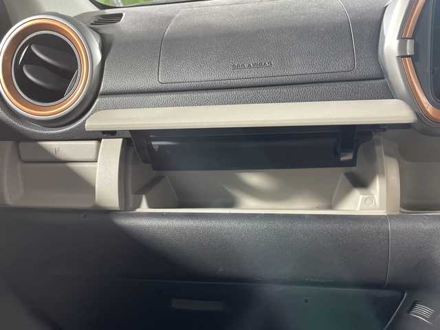 ダイハツ ブーン シルク Gパッケージ SAⅢ 沖縄県 2018(平30)年 4.6万km ダークエメラルドマイカ 禁煙車/純正ナビ/・フルセグTV／CD/・Bluetooth／DVD/全方位カメラ/衝突被害軽減ブレーキ/車線逸脱抑制制御機能/コーナーセンサー/オートマチックハイビーム/アイドリングストップ/前方ドライブレコーダー/LEDヘッドライト/フォグライト/スマートキー/保証書/取扱説明書