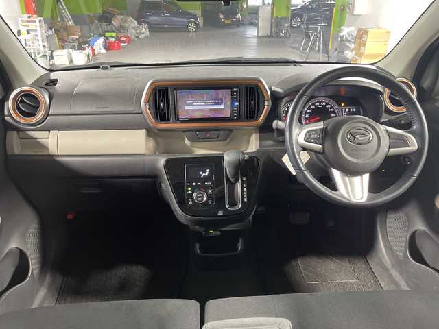 ダイハツ ブーン シルク Gパッケージ SAⅢ 沖縄県 2018(平30)年 4.6万km ダークエメラルドマイカ 禁煙車/純正ナビ/・フルセグTV／CD/・Bluetooth／DVD/全方位カメラ/衝突被害軽減ブレーキ/車線逸脱抑制制御機能/コーナーセンサー/オートマチックハイビーム/アイドリングストップ/前方ドライブレコーダー/LEDヘッドライト/フォグライト/スマートキー/保証書/取扱説明書