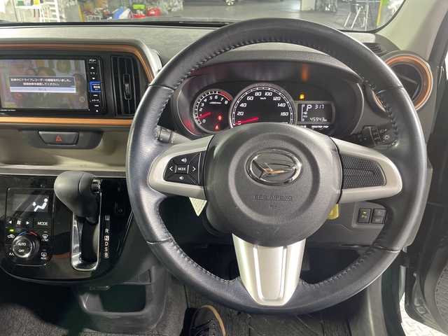 ダイハツ ブーン シルク Gパッケージ SAⅢ 沖縄県 2018(平30)年 4.6万km ダークエメラルドマイカ 禁煙車/純正ナビ/・フルセグTV／CD/・Bluetooth／DVD/全方位カメラ/衝突被害軽減ブレーキ/車線逸脱抑制制御機能/コーナーセンサー/オートマチックハイビーム/アイドリングストップ/前方ドライブレコーダー/LEDヘッドライト/フォグライト/スマートキー/保証書/取扱説明書