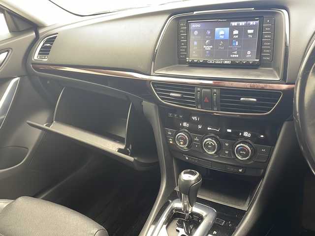 マツダ アテンザ セダン XD Lパッケージ 沖縄県 2014(平26)年 9.2万km スノーフレイクホワイトパールマイカ 純正ナビ(CA9PB)/（フルセグTV、CD/DVD、bluetooth）/バックカメラ/レザーシート/ETC/クルーズコントロール/レーンキープアシスト/レザーシート/革巻きステアリング/パワーシート/シートヒーター/ステアリングスイッチ/オートライト/パドルシフト/純正フロアマット/純正ドアバイザー/電動格納ウィンカーミラー
