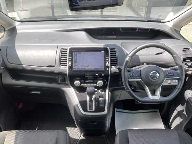 日産 セレナ ハイウェイスター Vセレクション 佐賀県 2018(平30)年 5.3万km ダイヤモンドブラック 純正9インチナビ/アラウンドビューモニター/プロパイロット/エマージェンシーブレーキ/LDW/クリアランスソナー/両側パワースライドドア/ハンズフリーオートスライドドア/電動パーキングブレーキ/オートブレーキホールド/スマートルームミラー/ステアリングリモコン/プッシュスタート/インテリジェントキー/LEDヘッドライト/フォグライト/純正アルミホイール
