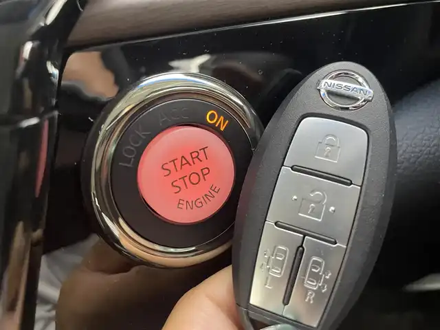 日産 エルグランド 250ハイウェイスターS 茨城県 2022(令4)年 2.3万km ピュアホワイトパール 純正10型ナビ/全周囲カメラ/フルセグ/純正フリップダウンモニター/衝突被害軽減ブレーキ/車線逸脱抑制装置/レーダークルーズコントロール/オートマチックハイビーム/クリアランスソナー/BSM/両側電動スライドドア/ETC/ドラレコ/純正18インチAW/LEDヘッドライト/スマートキー