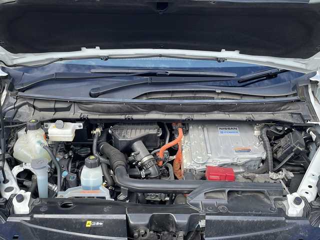 日産 セレナ e－パワー ハイウェイスター V 兵庫県 2021(令3)年 5.4万km ブリリアントホワイトパール ワンオーナー/保証書・取説・有/純正メモリーナビ・フルセグ・BT・CD・DVD・FM・AM/純正フリップダウンモニター/バックカメラ/全周囲カメラ/ナビ連動前後ドライブレコーダー/ETC2.0/プロパイロット/追尾機能付きクルーズコントロール/車線逸脱防止支援システム/衝突被害軽減ブレーキ/パーキングブレーキサポート/クリアランスソナー/電動パーキングブレーキ/ブレーキホールド/両側パワースライドドア/プッシュスタート/スマートキー×2/純正フロアマット/純正15インチアルミホイール
