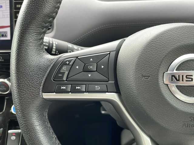 日産 セレナ e－パワー ハイウェイスター V 兵庫県 2021(令3)年 5.4万km ブリリアントホワイトパール ワンオーナー/保証書・取説・有/純正メモリーナビ・フルセグ・BT・CD・DVD・FM・AM/純正フリップダウンモニター/バックカメラ/全周囲カメラ/ナビ連動前後ドライブレコーダー/ETC2.0/プロパイロット/追尾機能付きクルーズコントロール/車線逸脱防止支援システム/衝突被害軽減ブレーキ/パーキングブレーキサポート/クリアランスソナー/電動パーキングブレーキ/ブレーキホールド/両側パワースライドドア/プッシュスタート/スマートキー×2/純正フロアマット/純正15インチアルミホイール