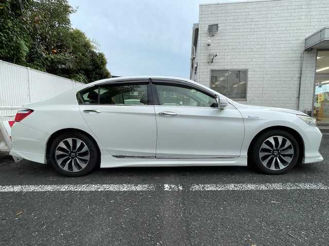 ホンダ アコード ハイブリッド EX 茨城県 2015(平27)年 20万km ホワイトオーキッドパール ３眼LEDライト/純正ナビ【AM/FM/CD/ワンセグ】/クルーズコントロール/バックカメラ/パワーシート/ETC/オートライト/スタッドレスタイヤ２３年/カーテンエアバッグ/盗難防止装置/横滑り防止装置/保証書/取扱説明書/スペアキー×１