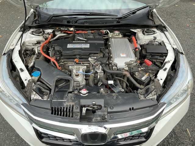 ホンダ アコード ハイブリッド EX 茨城県 2015(平27)年 20万km ホワイトオーキッドパール ３眼LEDライト/純正ナビ【AM/FM/CD/ワンセグ】/クルーズコントロール/バックカメラ/パワーシート/ETC/オートライト/スタッドレスタイヤ２３年/カーテンエアバッグ/盗難防止装置/横滑り防止装置/保証書/取扱説明書/スペアキー×１