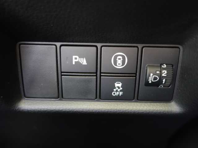 ホンダ フィット e:HEVホーム カーサ 熊本県 2021(令3)年 5.9万km メテオロイドグレーメタリック ワンオーナー/ホンダセンシング/純正Gathersディスプレイオーディオ/　CD/BT/USB/iPod/ワンセグTV/バックカメラ/ETC/純正ドライブレコーダー/前席シートヒーター/前後コーナーセンサー/純正ブラッククリア塗装16インチAW/プッシュスタート/スマートキー/純正フロアマット/純正ドアバイザー/保証書