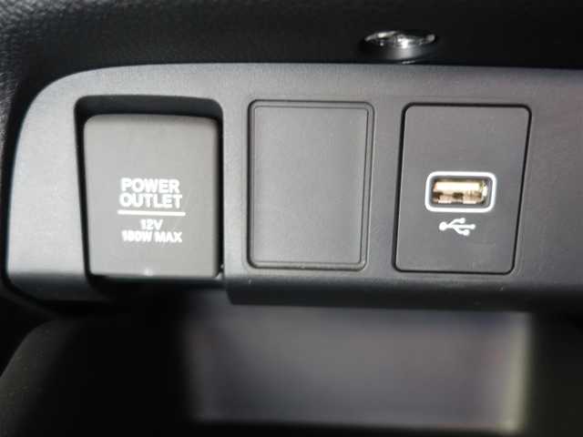 ホンダ フィット e:HEVホーム カーサ 熊本県 2021(令3)年 5.9万km メテオロイドグレーメタリック ワンオーナー/ホンダセンシング/純正Gathersディスプレイオーディオ/　CD/BT/USB/iPod/ワンセグTV/バックカメラ/ETC/純正ドライブレコーダー/前席シートヒーター/前後コーナーセンサー/純正ブラッククリア塗装16インチAW/プッシュスタート/スマートキー/純正フロアマット/純正ドアバイザー/保証書