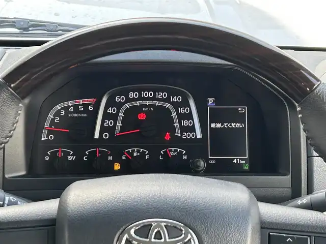 トヨタ ランドクルーザー AX 栃木県 2024(令6)年 0.1千km スーパーホワイトⅡ パートタイム4WDシステム/電動デフロック(フロント・リヤ)/デュアルモードオートマチックロッキングハブ/Bi-Beam LEDヘッドランプ(マニュアルレベリング機能付)/Toyota Safety Sense/・プリクラッシュセーフティ(歩行者［昼夜］・自転車運転者［昼］検知機能付衝突回避支援タイプ/ミリ波レーダー＋単眼カメラ方式)/・レーンディパーチャーアラート［LDA］/・オートマチックハイビーム［AHB］/・ロードサインアシスト［RSA］/・発進遅れ告知機能［TMN］/ヒルスタートアシストコントロール(HAC)/ダウンヒルアシストコントロール(DAC)/クルーズコントロール(定速制御のみ)/自動防眩インナーミラー(バックモニター内蔵)/充電用USB端子(Type-C/フロント2個)