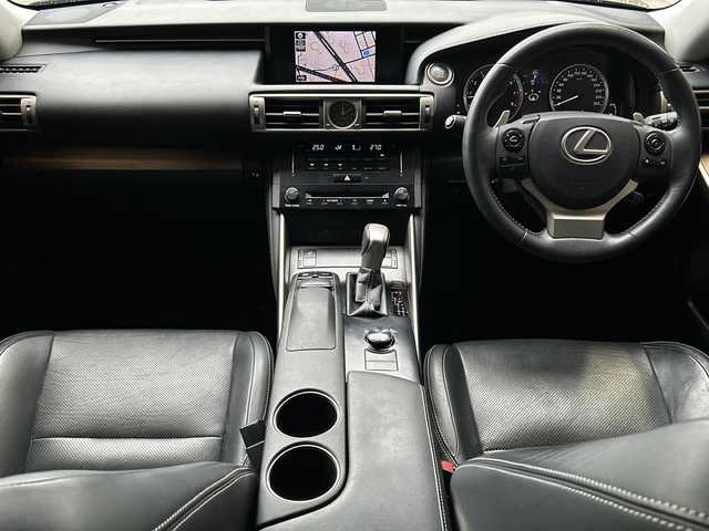 レクサス ＩＳ 350 バージョンL 静岡県 2014(平26)年 5万km ブラック 純正ナビ/・バックカメラ/・Bluetooth/・CD/DVD/・フルセグTV/・USB/・AUX/主要装備/・プッシュスタート/・ETC車載器/・サンルーフ/・クルーズコントロール/・前席シートヒーター/・前席ベンチレーション/・パワーシート/・レザーシート/・純正フロアマット/・スポーツモード/・ECOモード/・スペアキー/・カードキー