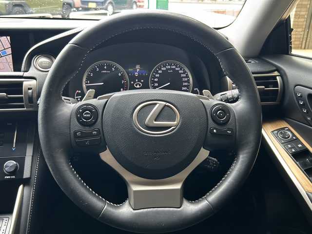レクサス ＩＳ 350 バージョンL 静岡県 2014(平26)年 5万km ブラック 純正ナビ/・バックカメラ/・Bluetooth/・CD/DVD/・フルセグTV/・USB/・AUX/主要装備/・プッシュスタート/・ETC車載器/・サンルーフ/・クルーズコントロール/・前席シートヒーター/・前席ベンチレーション/・パワーシート/・レザーシート/・純正フロアマット/・スポーツモード/・ECOモード/・スペアキー/・カードキー