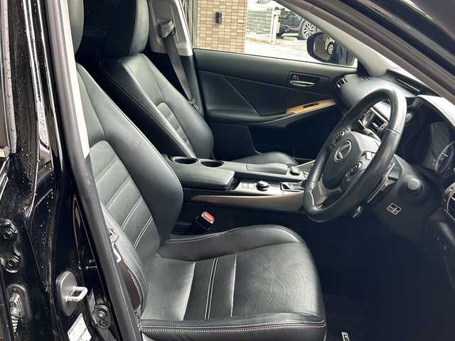 レクサス ＩＳ 350 バージョンL 静岡県 2014(平26)年 5万km ブラック 純正ナビ/・バックカメラ/・Bluetooth/・CD/DVD/・フルセグTV/・USB/・AUX/主要装備/・プッシュスタート/・ETC車載器/・サンルーフ/・クルーズコントロール/・前席シートヒーター/・前席ベンチレーション/・パワーシート/・レザーシート/・純正フロアマット/・スポーツモード/・ECOモード/・スペアキー/・カードキー