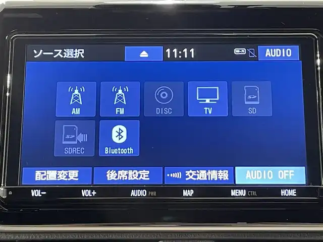トヨタ ノア ハイブリッド Si ダブルバイビー 愛知県 2018(平30)年 4.9万km ホワイトパールクリスタルシャイン 純正９型Ｔコネクトナビ（NSZT-Y68T）/（AM/FM/Bluetooth/フルセグTV/SD/CD・DVD再生）/純正フリップダウンモニター　/トヨタセーフテセンスC　/　　-衝突軽減ブレーキ（プリクラッシュセーフティシステム）/　　-レーンディパーチャーアラート（LDA)/　　-オートマチックハイビーム/両側パワースライドドア　/シートヒーター　/ビルトインＥＴＣ　/バックカメラ　/クルーズコントロール/先行者発進お知らせ/ＵＳＢ接続　/ＬＥＤヘッドライト/LEDフォグランプ/純正フロアマット