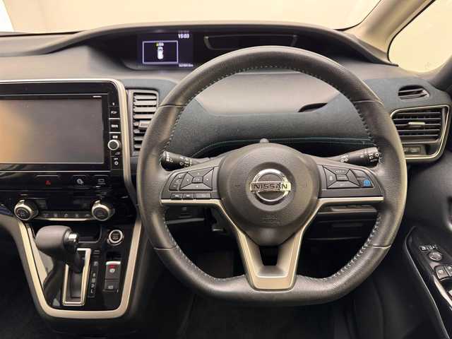 日産 セレナ ライダー 愛知県 2016(平28)年 9万km ブリリアントホワイトパール ワンオーナー/純正ナビ/フルセグ CD DVD BT MSV/純正フリップダウンモニター/レーダークルーズコントロール/エマージェンシーブレーキ/プロパイロット/LKA/パーキングアシスト/コーナーセンサー/インテリジェントルームミラー/アラウンドビューモニター/ドライブレコーダー/ETC/両側パワースライドドア/LEDヘッドライト/LEDフォグライト/オートライト/スマートキー